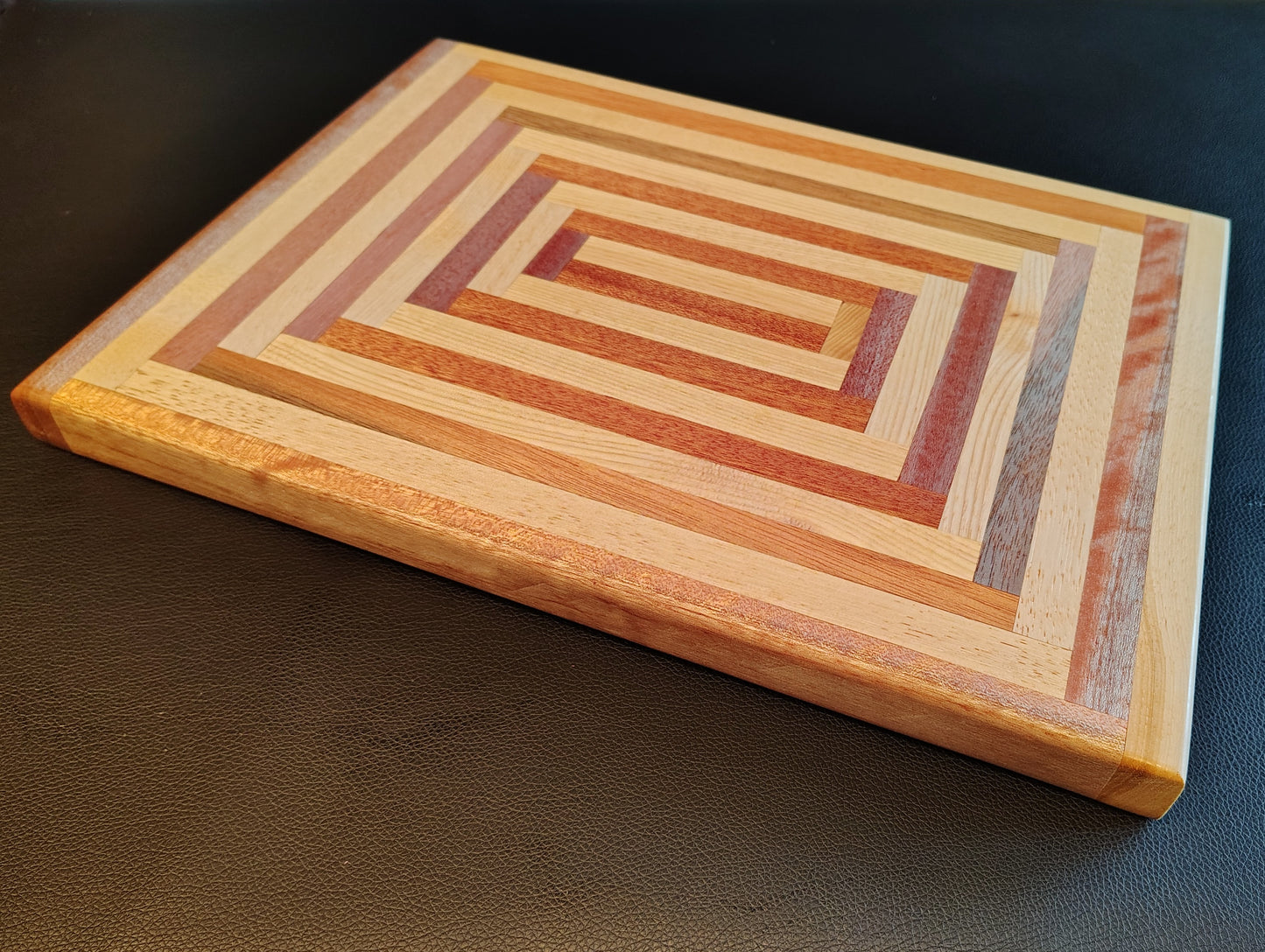 Edge-Grain Cutting Board: Hickory/Mahogany
